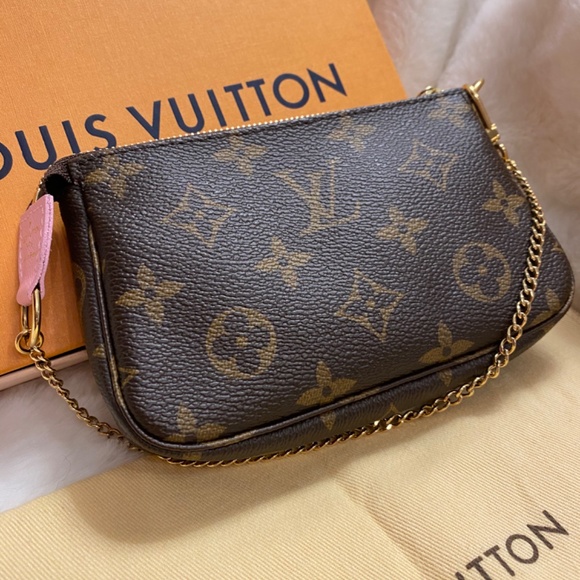 Authentic Louis Vuitton Christmas edition mini Pochette accessories Japan Sakura - Picture 3 of 6